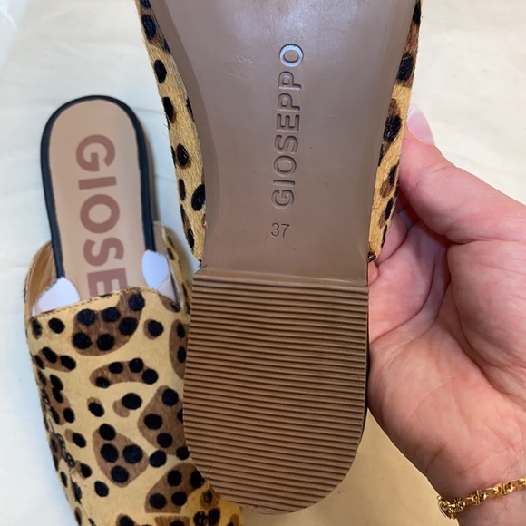 Gioseppo, cheetah print mules, size 6.5 - Picture 9 of 9